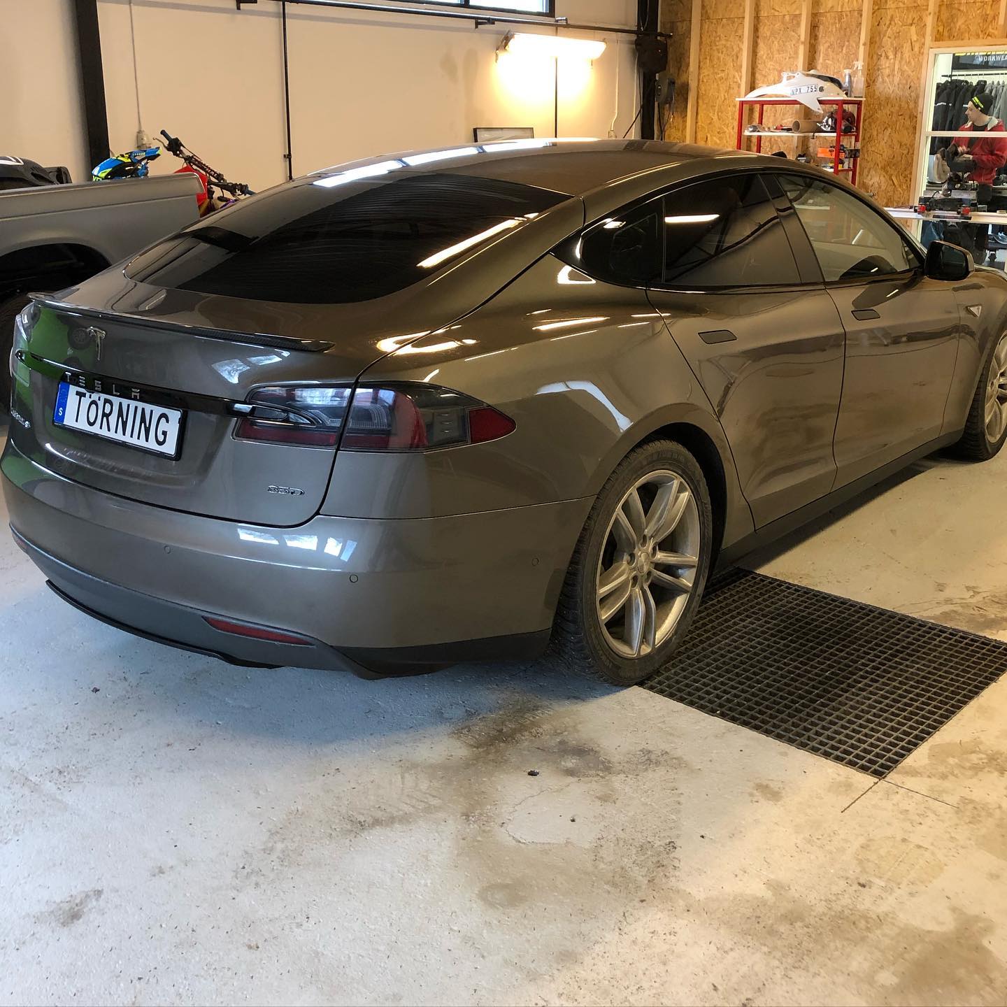 solfilm tesla bak
